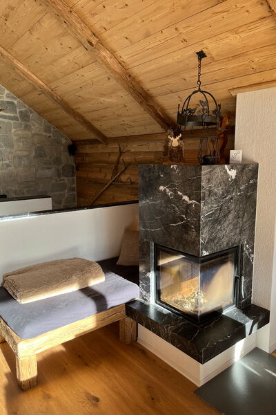 Ofenverblendung mit Naturstein Granit Grigio Carnico